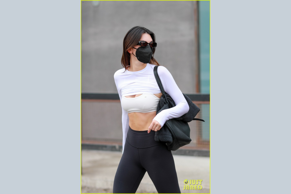 áo bra top là món đồ không thể thiếu giúp Kendall Jenner